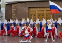 В Музее Победы ко Дню флага стартует онлайн-флешмоб с триколором v muzee pobedy ko dnyu flaga startuet onlajnfleshmob s trikolorom-stanural-ru-0