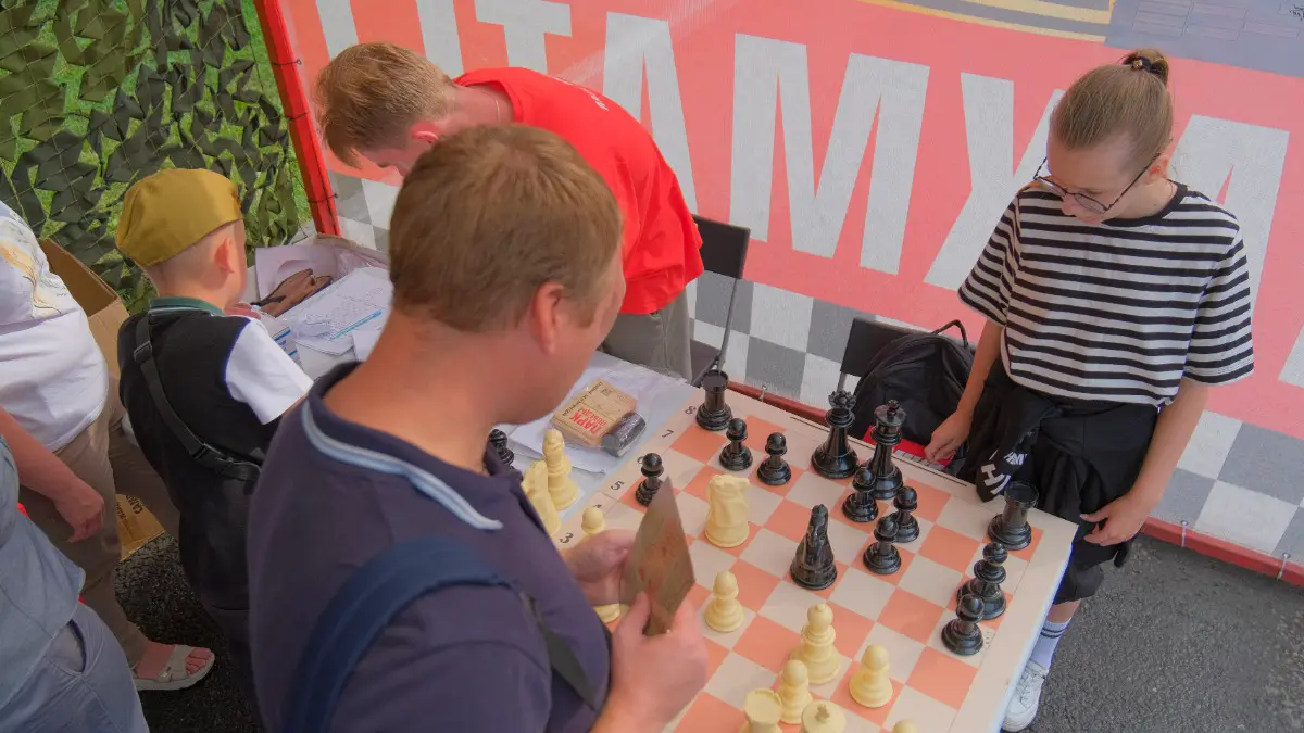 Сотни москвичей отметили День шахмат вместе с Музеем Победы