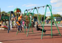 Денис Паслер и кооператив «Килачевский» открыли спортивную площадку в Ирбитском районе denis pasler i kooperativ kilachevskij otkryli sportivnuyu ploshhadku v irbitskom rajone-stanural-ru-0