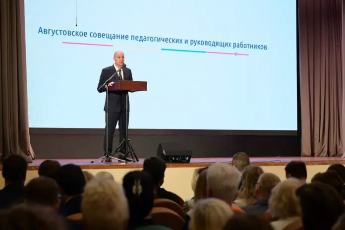 Денис Паслер вводит бесплатный проезд для школьников Екатеринбурга-0