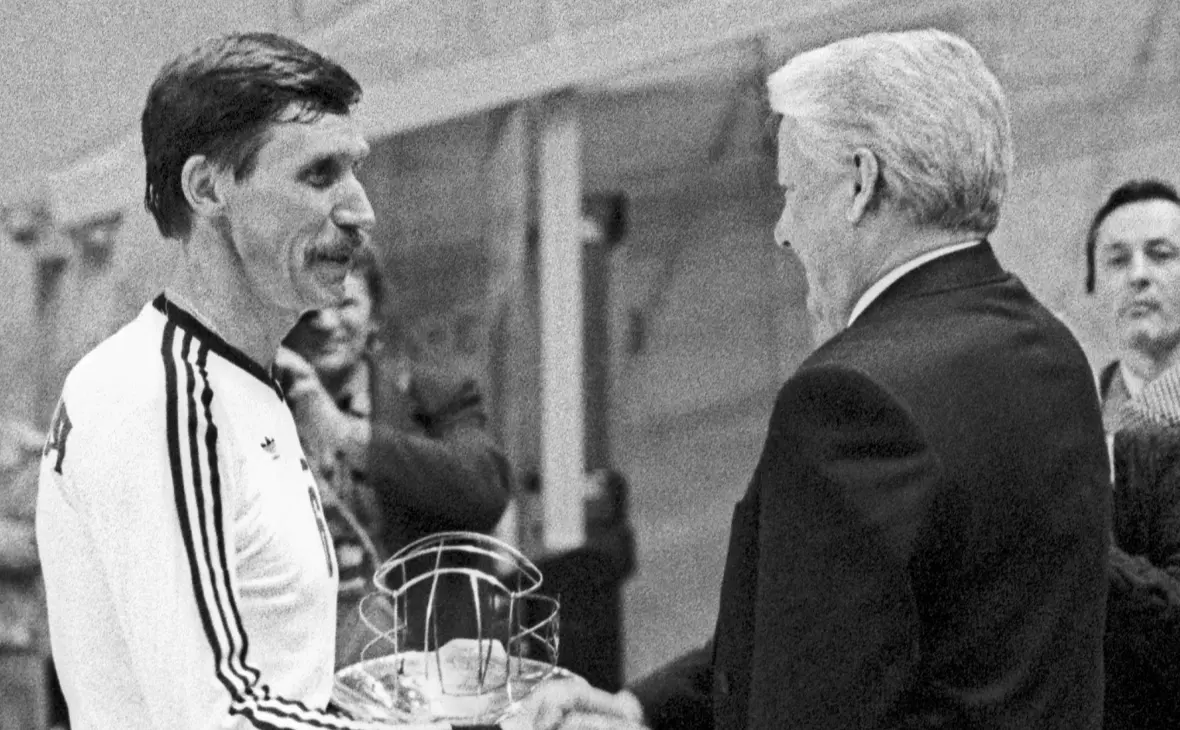 Виктор Борщ и Борис Ельцин в 1992 году (Александр Неменов / Фотохорника ТАСС )