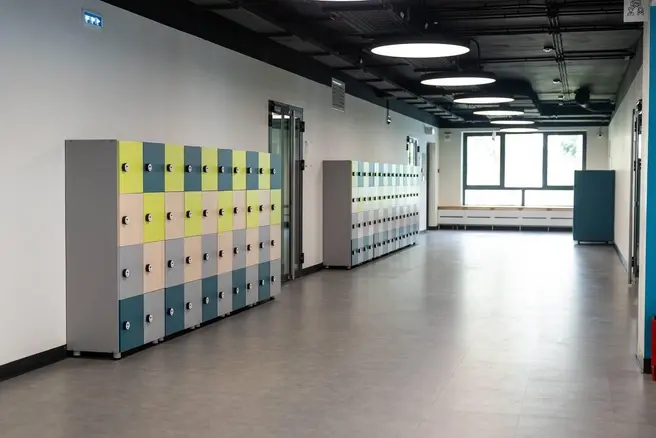 Школы нового образца в Москве оборудуют коворкингами и «антипрогульной» системой — сбежать через окно не получится | Источник: Комплекс социального развития г. Москва