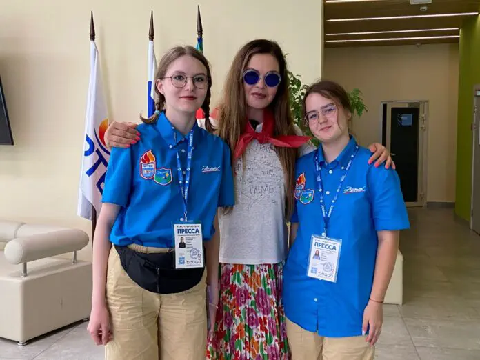 Юные медиалидеры «Громко!» зажигали в пресс-центре юбилейного «Артека»-0