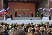 Денис Паслер и Татьяна Савинова поздравили студентов медицинского колледжа denis pasler i tatyana savinova pozdravili studentov mediczinskogo kolledzha-stanural-ru-0