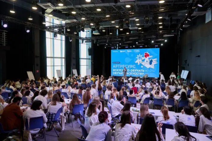 Денис Паслер поддержал молодых культурных лидеров на интенсиве в Академии «Меганом»-0