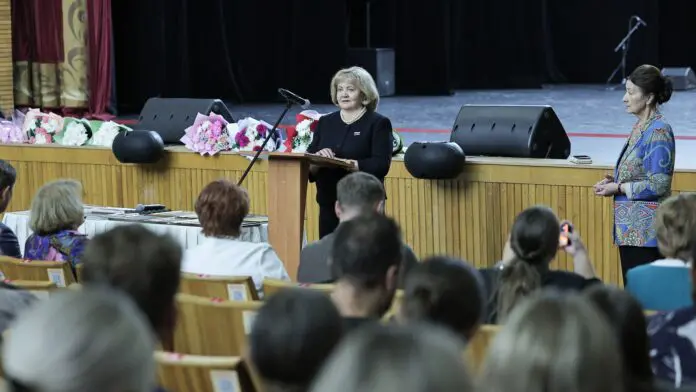 Людмила Бабушкина отметила 30-летие Уральского центра народного искусства-0