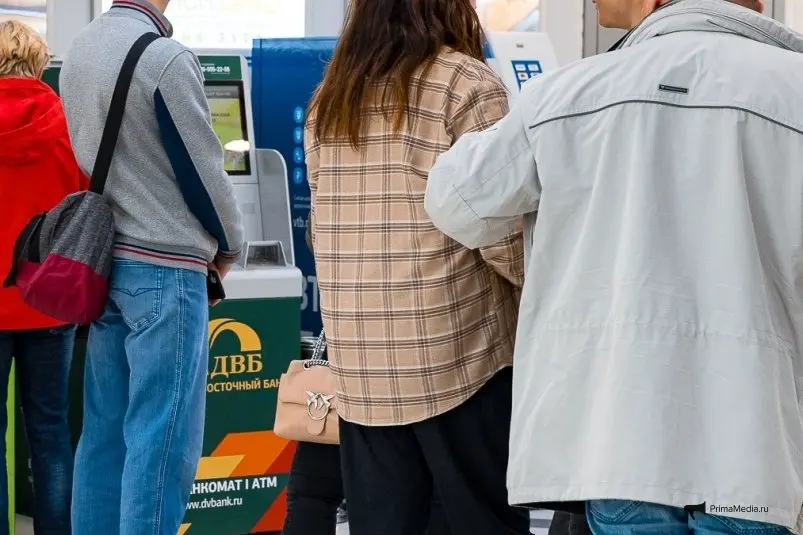 Люди в очереди Илья Аверьянов, ИА PrimaMedia