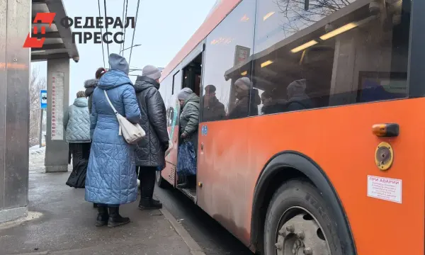 Александр Моор сообщил о новой автобусной остановке в селе Беркут-0