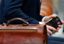 ЕС устанавливает новые правила для въезда дипломатов РФ и визовый режим es ustanavlivaet novye pravila dlya vezda diplomatov rf i vizovyj rezhim-stanural-ru-0