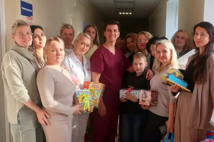 Главная мама Екатеринбурга — 2025 и Павел Кальной поддержали детей СОКБ № 1-0