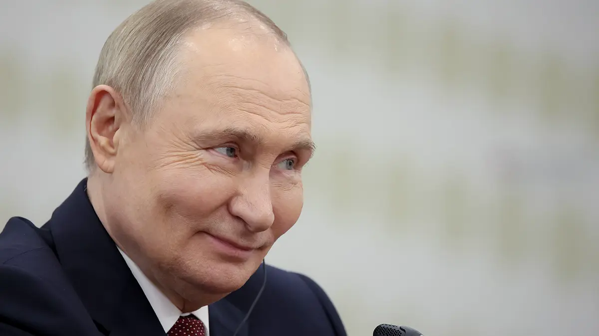 Путин приехал в театр к Михалкову, чтобы лично поздравить с днем рождения