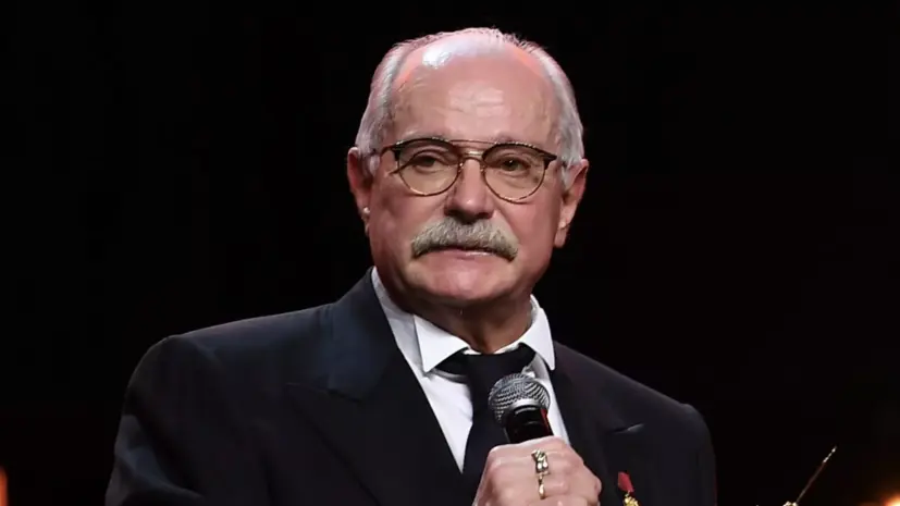 Патриарх Кирилл наградил Никиту Михалкова орденом Славы и чести