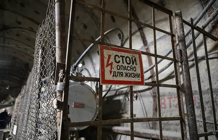 В Петербурге после провала грунта проверили тоннели метро