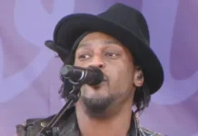 skonchalsya majkl yudzhin archer izvestnyj kak di andzhelo i laureat gremmi-stanural-ru-0