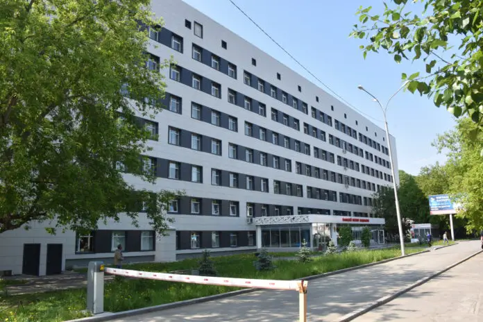 Татьяна Савинова высоко оценила вклад Яна Габинского в кардиологию Свердловской области-0