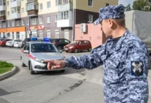 В Краснопахорском районе Москвы расследуется нападение на росгвардейца v krasnopahorskom rajone moskvy rassleduetsya napadenie na rosgvardejcza-stanural-ru-0