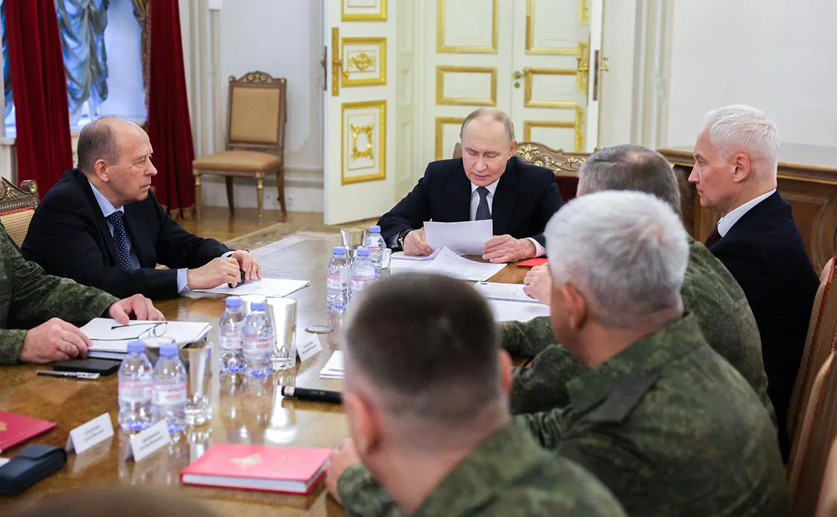 Владимир Путин во время совещания с руководством Министерства обороны и Генерального штаба (Михаил Метцель / ТАСС)