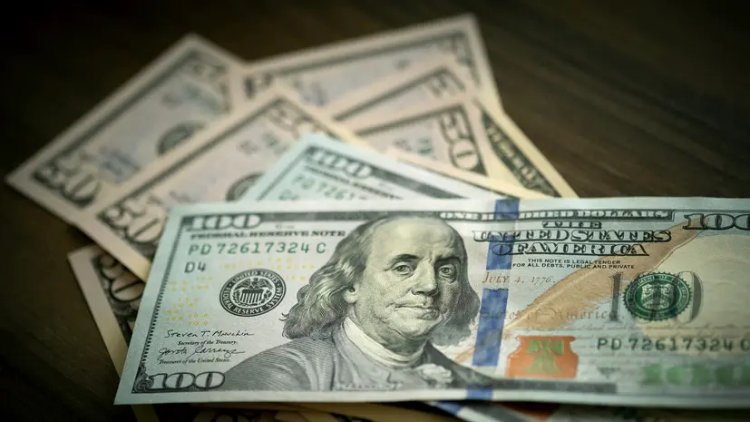 Инвестстратег Бахтин назвал маловероятным снижение доллара до 60 рублей