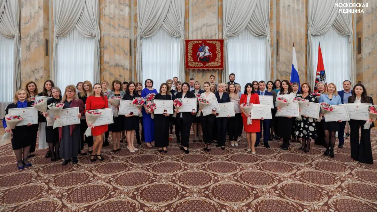 Ракова наградила столичных педиатров, получивших почетный статус «Московский врач»