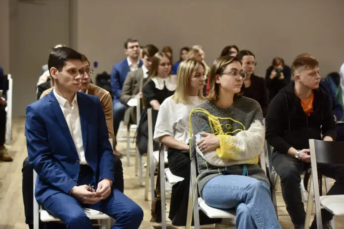 Денис Паслер приглашает Свердловскую область участвовать в конкурсе "Место молодых"-0