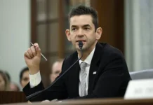 dzhared ajzekman i donald tramp vybirayut put k marsu s nasa i -stanural-ru-0