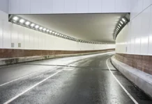 BMW и ГАЗ столкнулись в Лефортовском тоннеле на Третьем транспортном кольце i gaz stolknulis v lefortovskom tonnele na tretem transportnom kolcze-stanural-ru-0