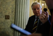 lindsi grem i donald tramp inicziiruyut v kongresse ssha novye sankczii protiv rossii-stanural-ru-0