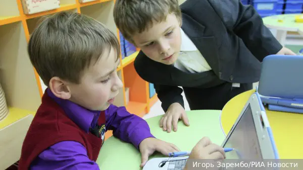 Заслуженный учитель: В эпоху ИИ бессмысленно давать школьникам задание писать реферат