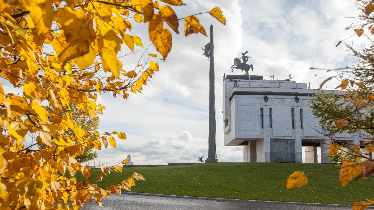 Музей Победы подготовил программу к 110-летию Симонова