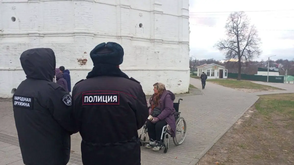 Полицейские «поставили на ноги» попрошайку у монастыря в Подмосковье