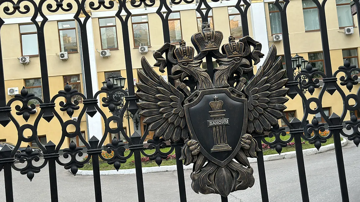 Прокуратура Москвы контролирует ход проверки после падения мужчины в шахту лифта