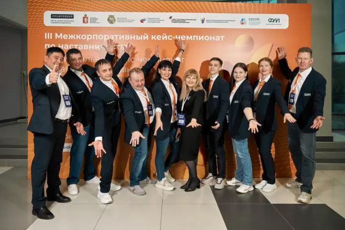 Сергей Пересторонин поздравляет с победой на кейс-чемпионате Профессионалитет-0