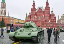 Собянин посетил Красную площадь и героев СВО в Музее Славы Парада 1941 года sobyanin posetil krasnuyu ploshhad i geroev svo v muzee slavy parada 1941 goda-stanural-ru-0