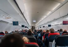 Стюардесса поделилась самой забавной реакцией пассажира при взлете styuardessa podelilas samoj zabavnoj reakcziej passazhira pri vzlete-stanural-ru-0