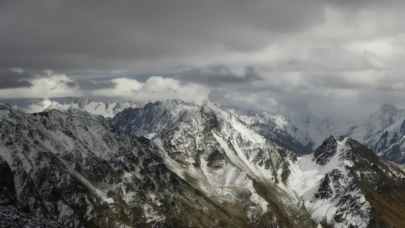 Туристы из незарегистрированной группы сорвались со склона в Карачаево-Черкесии