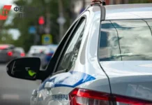 В Челябинске шедевр «Город в красках» на ДК Железнодорожников скрыла афиша v chelyabinske shedevr gorod v kraskah na dk zheleznodorozhnikov skryla afisha-stanural-ru-0