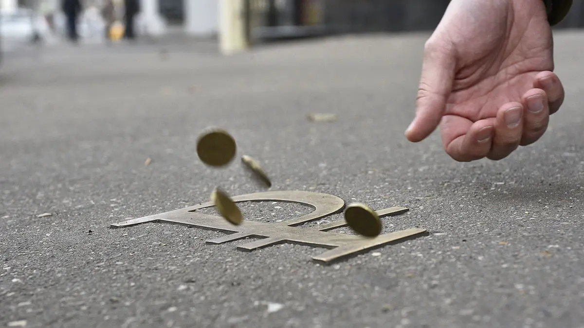 Редкая монета с браком продается в Кургане по цене нового автомобиля