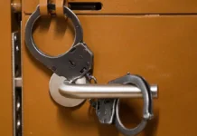 В Москве задержаны санитары социального дома «Обручевский», где пациентка потеряла кисти рук v moskve zaderzhany sanitary soczialnogo doma obruchevskij gde paczientka poteryala kisti ruk-stanural-ru-0