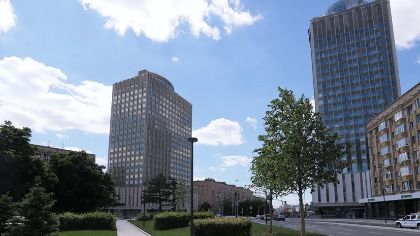 SHOT: более 700 человек эвакуировали из отеля Azimut в центре Москвы