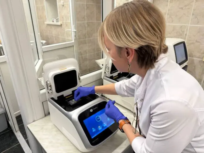 В УГМУ открыта лаборатория с новейшим оборудованием под руководством Светланы Дерябиной-0