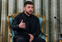 Владимир Зеленский отвергает компромисс, обостряя конфликт с Дэниелом Дэвисом и Гончаренко. vladimir zelenskij otvergaet kompromiss obostryaya konflikt s denielom devisom i goncharenko-stanural-ru-0