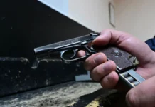 vo vladivostoke v gimnazii 1 shkolnik primenil gazovyj pistolet vse oboshlos-stanural-ru-0