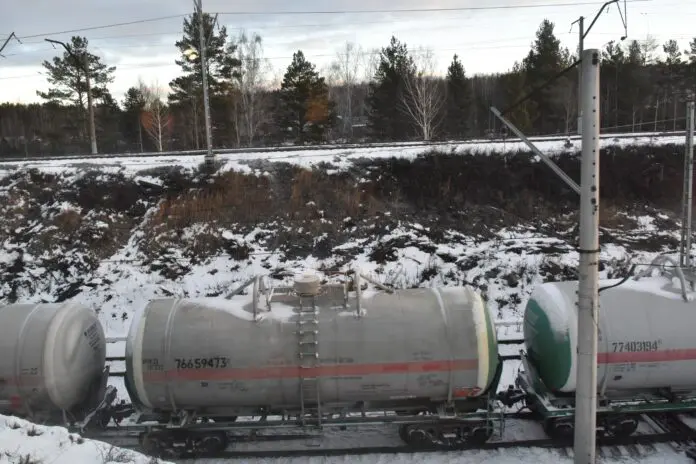 Возгорание вагонов-цистерн ликвидировано на границе Пермского края и Свердловской области, РЖД продолжает восстановление-0