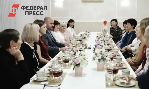 Вячеслав Федорищев обсуждает с матерями героев проблемы в Самарской области-0