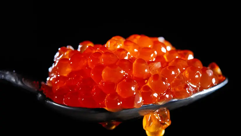 Юрист напомнил, как правильно выбрать красную икру перед праздниками