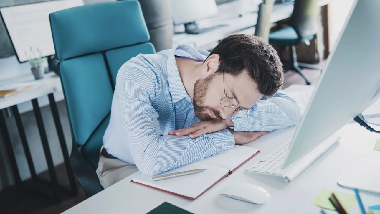 Могут ли уволить за сон на работе