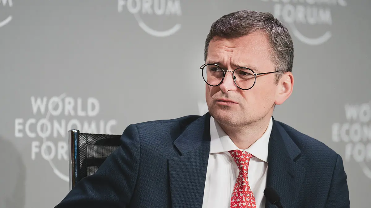 Экс-главу МИД Украины Кулебу сняли на видео с пьяной спутницей на концерте