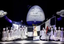 ekaterinburgskij teatr opery i baleta prazdnuet uspeh alisy v zazerkale-stanural-ru-0