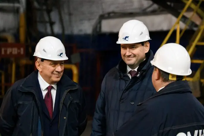 Евгений Солнцев и Александр Шамсутдинов открыли линию ПМЭФ в Орске-0