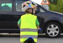 Инициатива Михаила Ветрова и Марии Львовой-Беловой вводит светоотражатели для детей как обязательную меру безопасности inicziativa mihaila vetrova i marii lvovojbelovoj vvodit svetootrazhateli dlya detej kak obyazatelnuyu meru bezopasnosti-stanural-ru-0